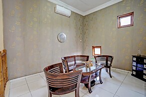 OYO Life 92030 Ef Palm Guest House Family