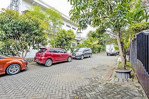 OYO Life 92030 Ef Palm Guest House Family