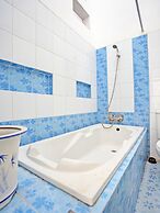 OYO Life 92030 Ef Palm Guest House Family