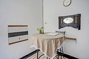 OYO Life 92030 Ef Palm Guest House Family