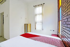 OYO Life 92030 Ef Palm Guest House Family