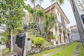 OYO Life 92030 Ef Palm Guest House Family