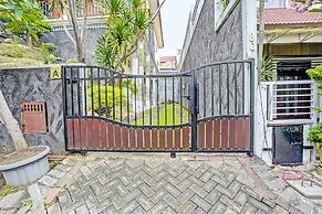 OYO Life 92030 Ef Palm Guest House Family