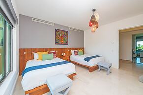 Amazing 3 Bedroom Condo