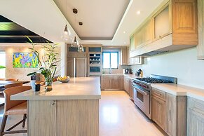 Amazing 3 Bedroom Condo