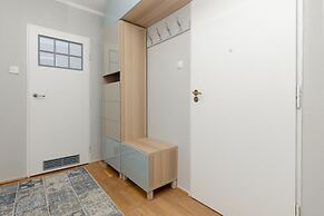 Cieszynska With 2 Bedroom by Renters