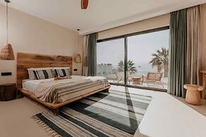 Ostrako Beachside Suites