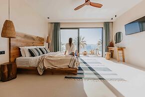 Ostrako Beachside Suites