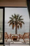 Ostrako Beachside Suites