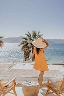 Ostrako Beachside Suites