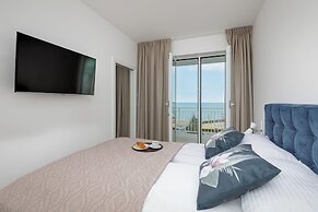 Bulwar Zachodzącego Słońca by Renters
