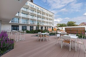 Bulwar Zachodzącego Słońca by Renters