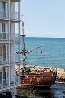 Bulwar Zachodzącego Słońca by Renters