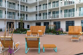 Bulwar Zachodzącego Słońca by Renters