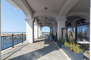 Bulwar Zachodzącego Słońca by Renters