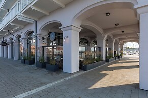 Bulwar Zachodzącego Słońca by Renters