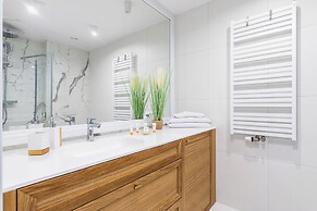 Bulwar Zachodzącego Słońca by Renters