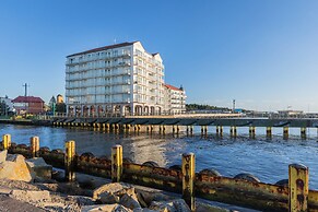 Bulwar Zachodzącego Słońca by Renters