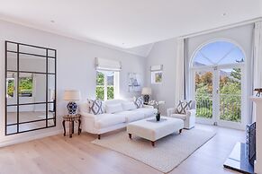 Sublime Five bed Property in Glorious Setting