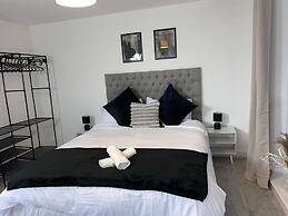 Family Home 5-bed House in Birmingham City Centre