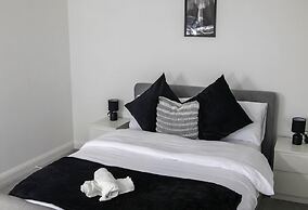 Family Home 5-bed House in Birmingham City Centre
