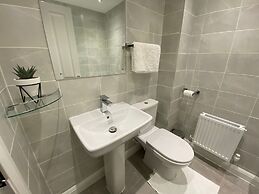 Family Home 5-bed House in Birmingham City Centre