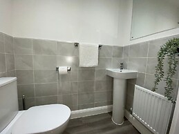 Family Home 5-bed House in Birmingham City Centre