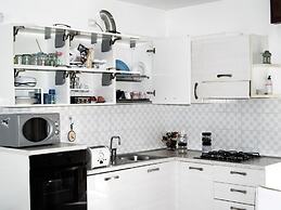 Charming 2-bed House in Albaro for Every Traveler