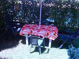 Charming 2-bed House in Albaro for Every Traveler
