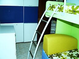Charming 2-bed House in Albaro for Every Traveler