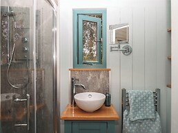 Two Moors Shepherds Hut