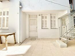 Quiet Flat With Outdoor Space in Central Athens
