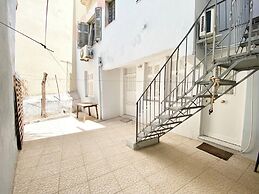 Quiet Flat With Outdoor Space in Central Athens