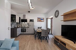 Seafront Apartment Nana 1