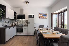 Seafront Apartment Nana 1