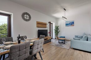 Seafront Apartment Nana 1