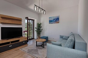 Seafront Apartment Nana 1