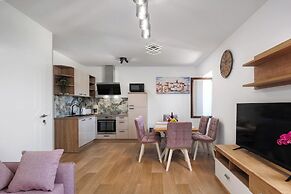 Seafront Apartment Nana 2