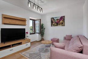 Seafront Apartment Nana 2