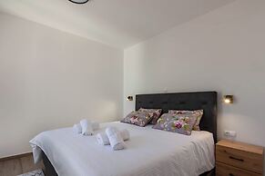 Seafront Apartment Nana 2