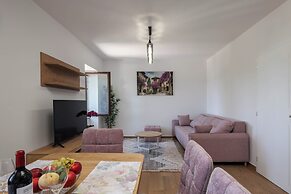 Seafront Apartment Nana 2