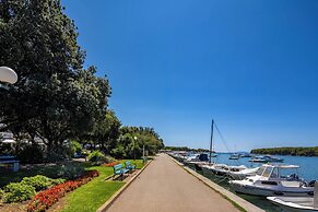 Seafront Apartment Nana 2