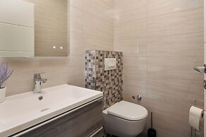 Seafront Apartment Nana 2