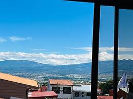 CASA DEL ARBOL ESCAZU