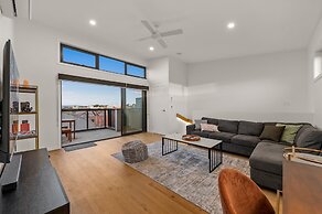 StayCentral Brunswick Central Townhouse