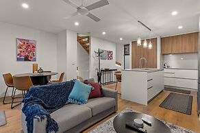 StayCentral Brunswick Central Townhouse