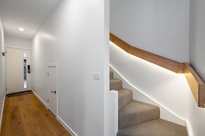 StayCentral Brunswick Central Townhouse