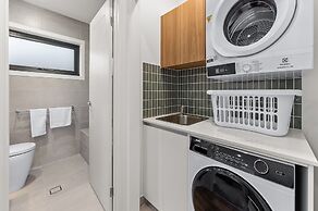 StayCentral Brunswick Central Townhouse