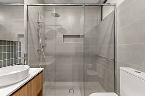 StayCentral Brunswick Central Townhouse