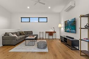 StayCentral Brunswick Central Townhouse